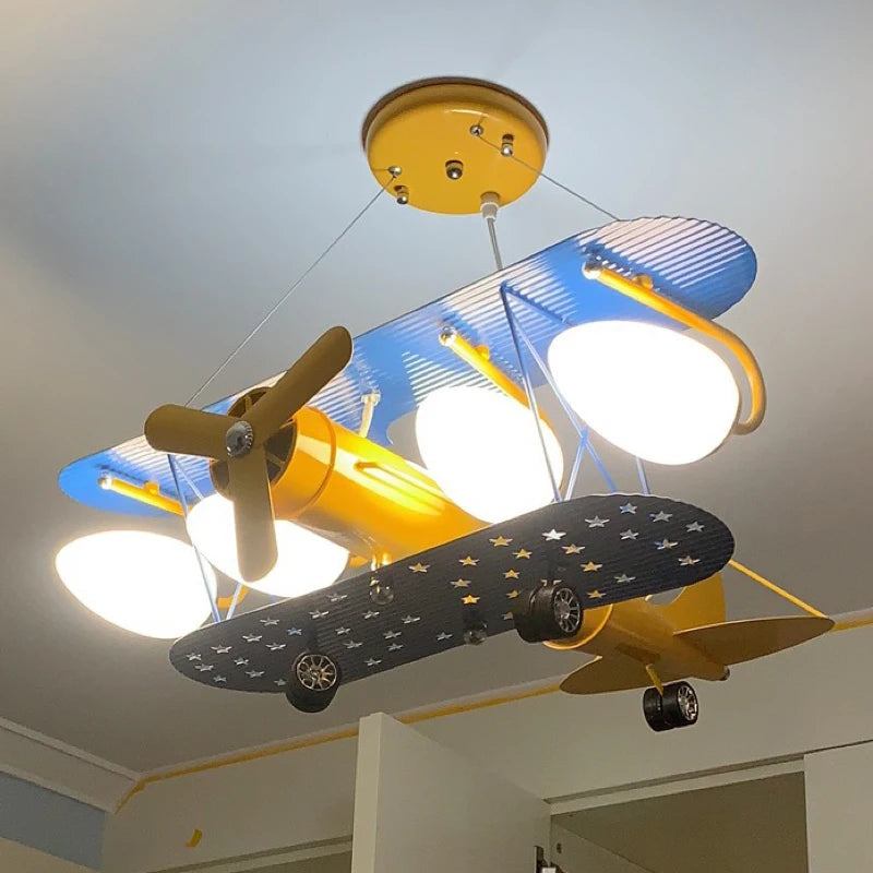 Yztrax AeroGlow™ – Lustre LED Avião para Quarto de Crianças | Iluminação Suspensa Moderna
